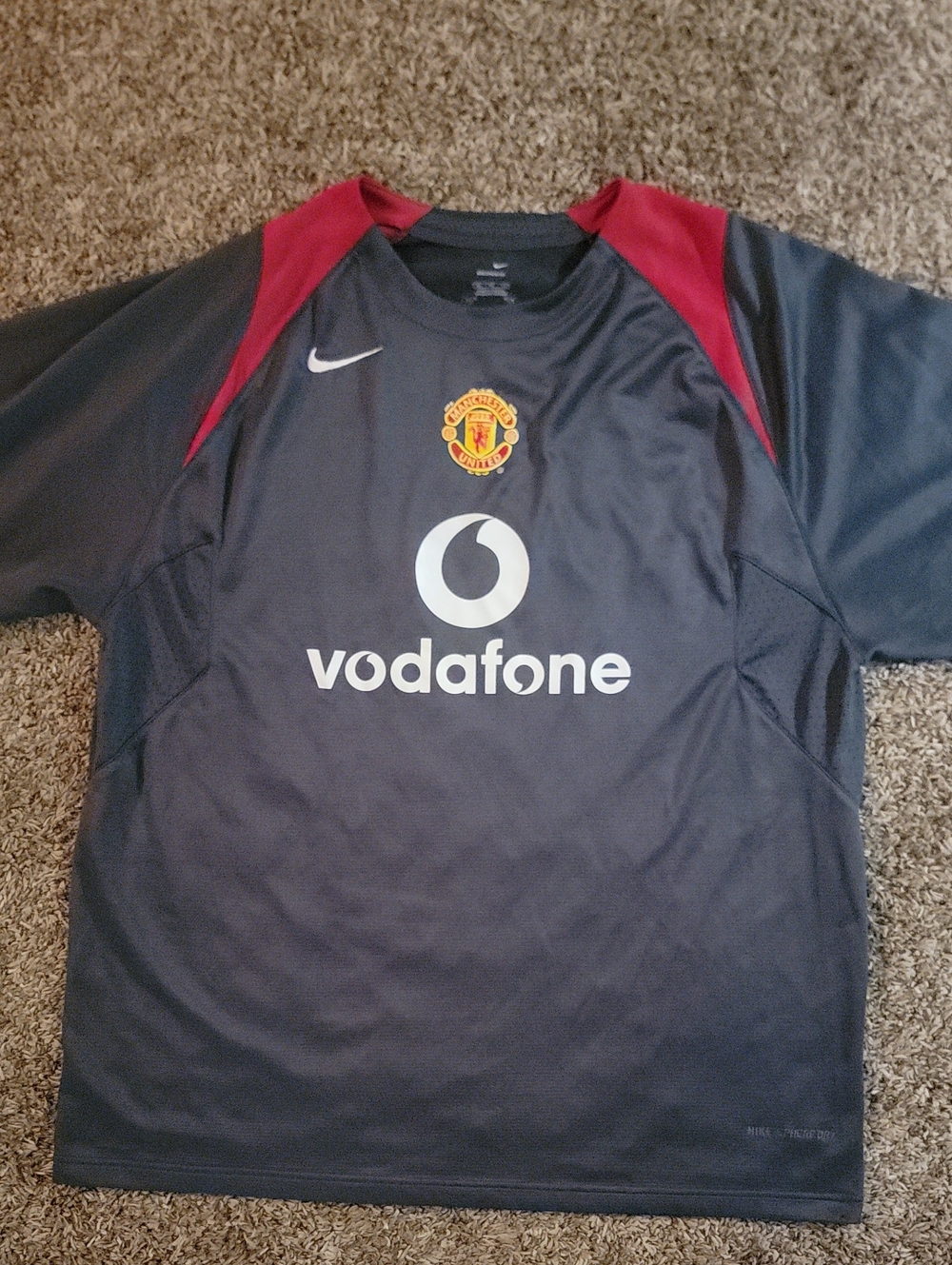 Nike vintage 2005-2006 Manchester United training shirt featuring Vodafo logo
